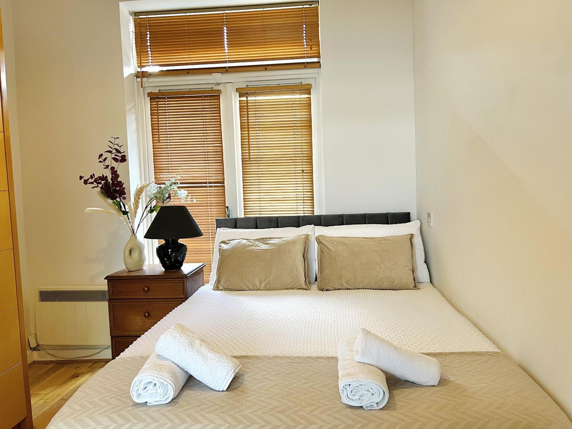 Cosy River View Flat At Temple Bar Дублин Экстерьер фото